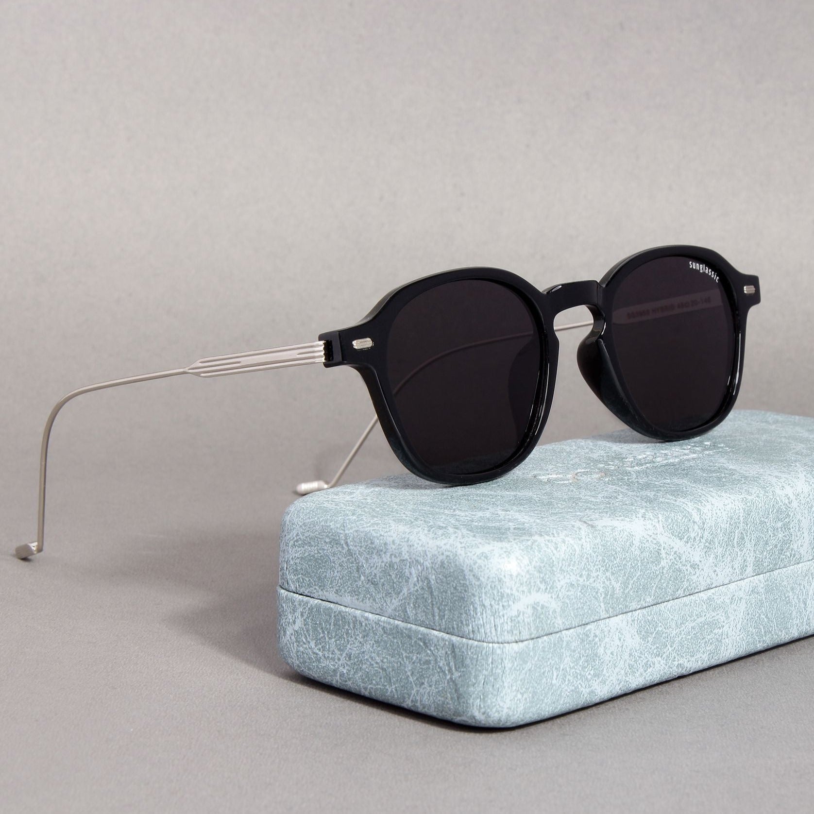 Hybrid Black Polarized Round Sunglasses Sunglassic.in